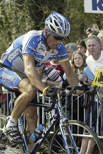 Lance Armstrong (Discovery) climbs the Bosberg