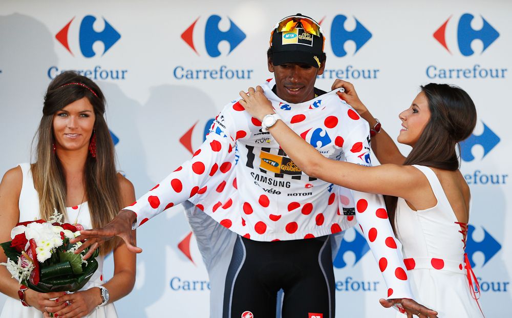 Daniel Teklehaimanot puts on the polka dot jersey.