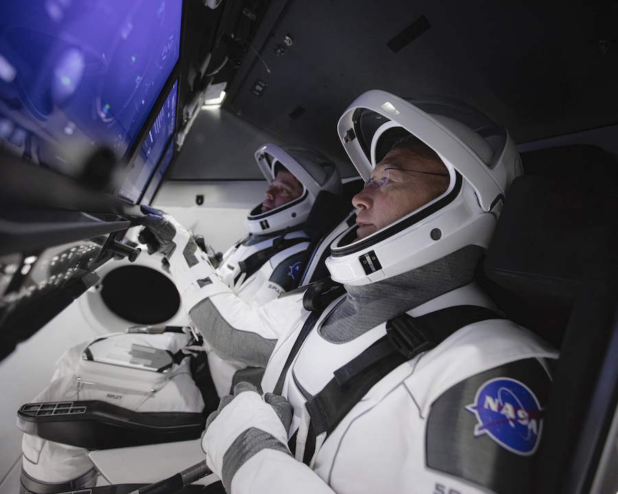 The Touchscreen Controls Of Spacex S Crew Dragon Give Astronauts A Sci Fi Way To Fly In Space Space