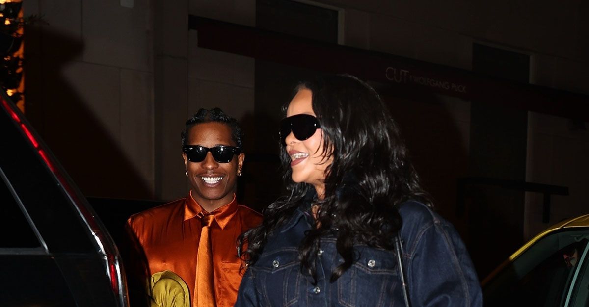Rihanna Just Made Cropped Skinny Jeans Look Modern Rihanna Just Made Cropped Skinny Jeans Look Modern
