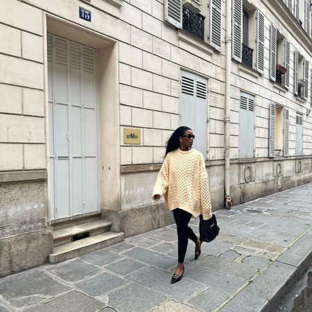 Fashion influencer @nlmarilyn wears a chic outfit with basic black leggings.