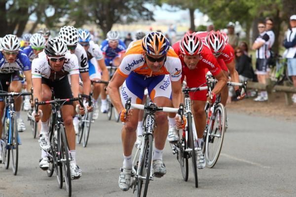 Graeme Brown (Urban) forces the pace in the first intermediate sprint lap
