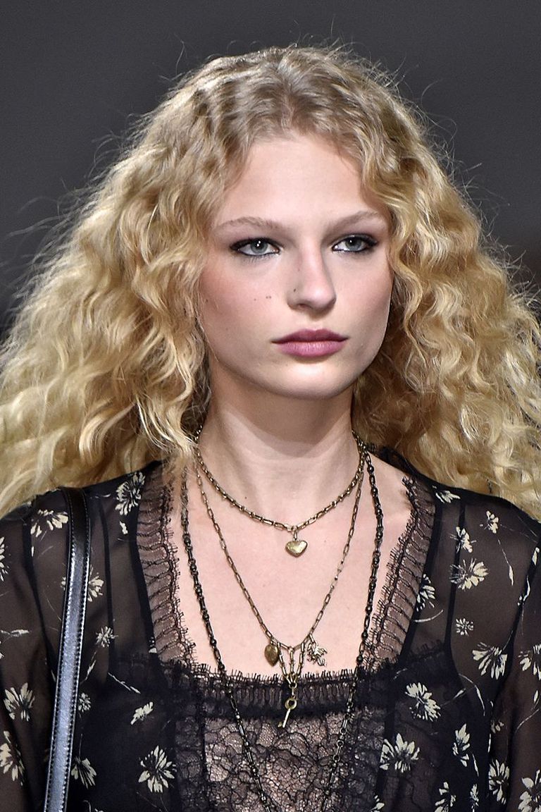 30 Best Celebrity Curly Hair Types - Types of Curls to Try Now | Marie ...