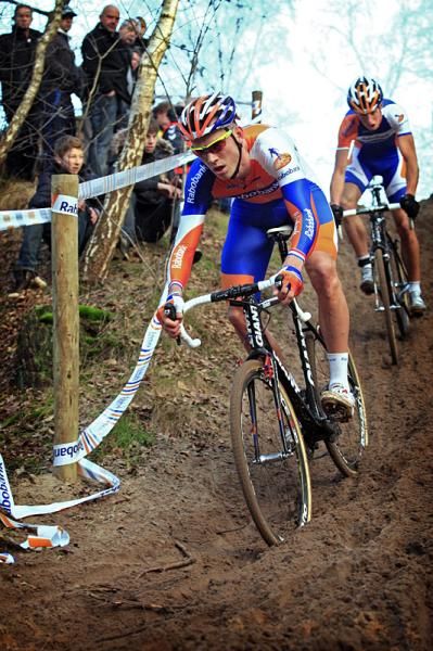 Lars Boom leads his Rabobank teammate