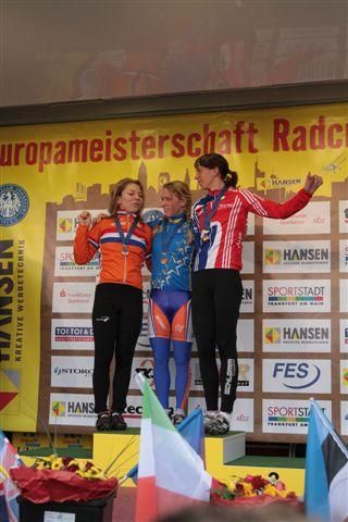 Elite women's podium (l-r): Sanne Van Paassen, Daphny van den Brand, Helen Wyman