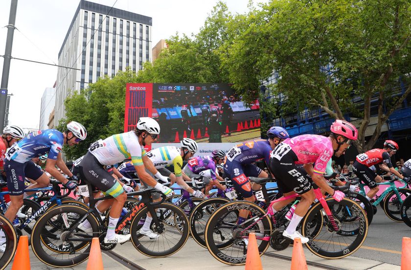 ADELAIDE, AUSTRALIA - JANUARY 26: Stage 6 The Peloton makes its way around the Adelaide circuit during day nine of the 2025 Tour Down Under on January 26, 2025 in Adelaide, Australia. (Photo by Sarah Reed/Getty Images)