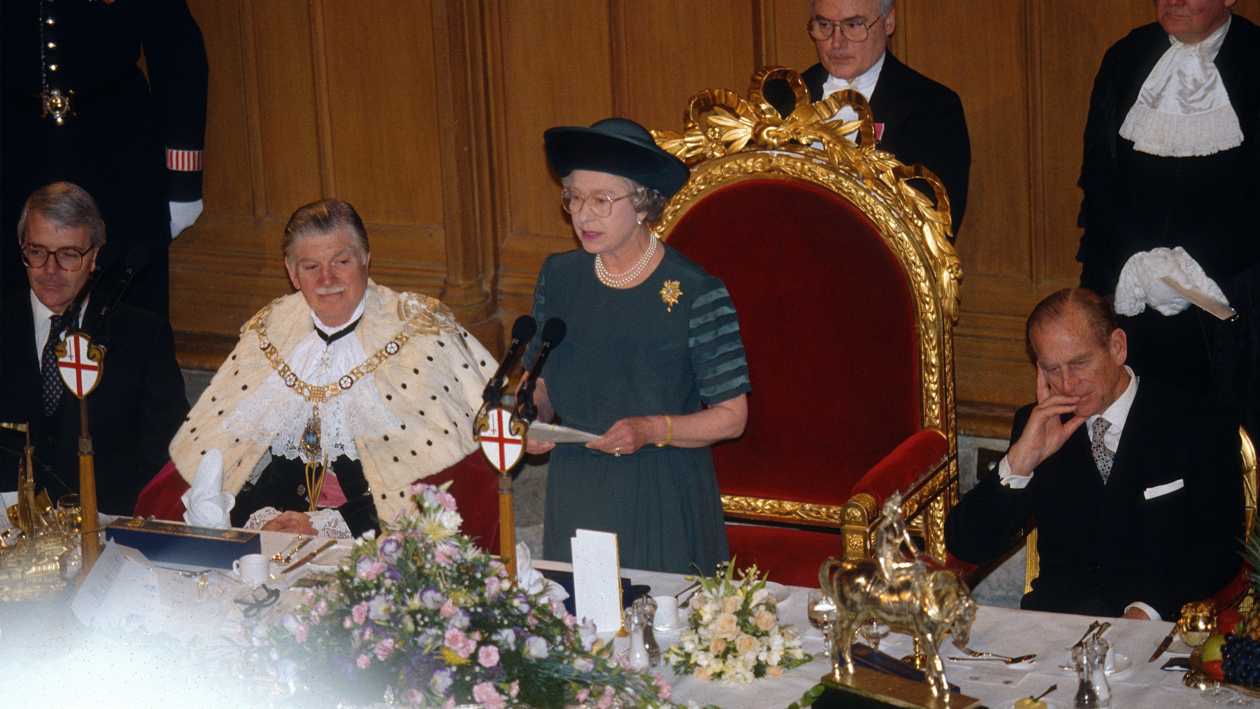 Královna Elizabeth ji doručí 