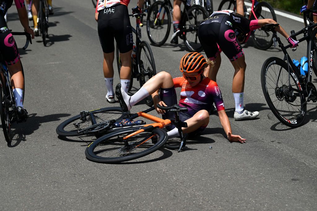 BORGO VAL DI TORO ITALY JULY 03 Daria Pikulik of Poland and Team Human Powered Health crashes during the 34th Giro dItalia Donne 2023 Stage 4 a 134km stage from Fidenza to Borgo Val di Toro UCIWWT on July 03 2023 in Borgo Val di Toro Italy Photo by Dario BelingheriGetty Images