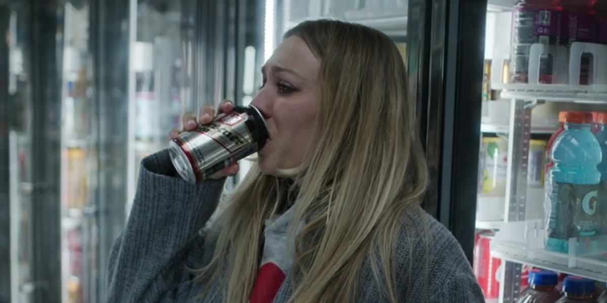 Kaley cuoco drinking a beer in the store in the flight attendant