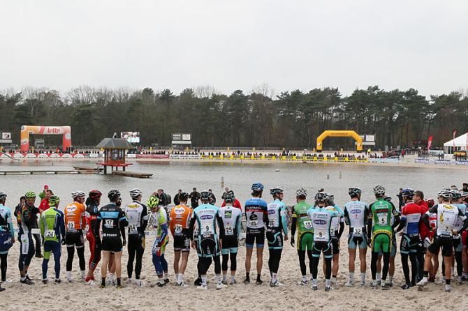 Riders lined up for the start. Lots of teams were represented.