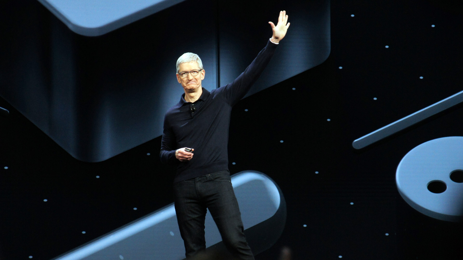 Tim Cook waves