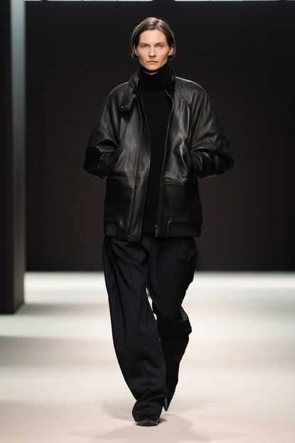 Everything to Know About COS's Fall/Winter 2024 New York Show | Who ...