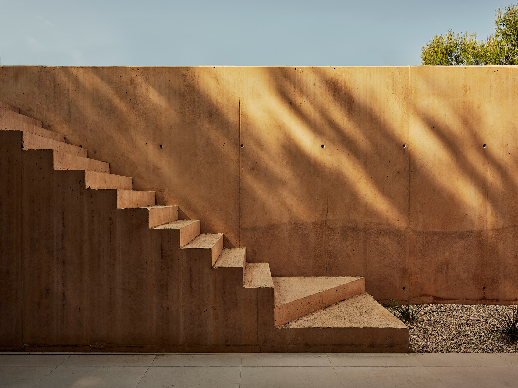 Spanish house Cala Tamarit, textured house among nature