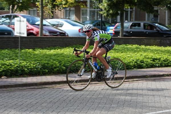 Stage winner, Martine Bras (Merida-Gauss) went away solo before before joined for the final 20 km by Bastianelli and Ensing