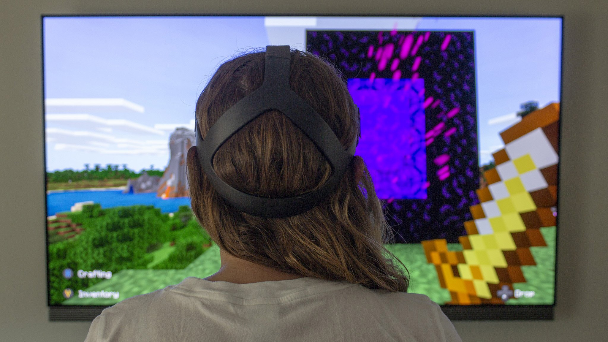 Playing Minecraft VR on an original Oculus Quest
