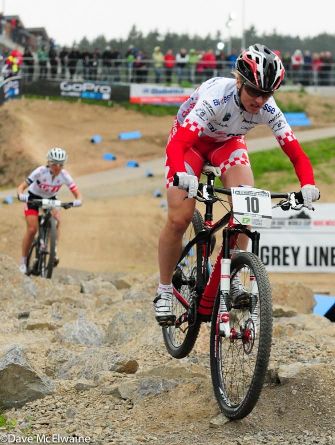 Aleksandra Dawidowicz (BI&amp;Esse Carrera) riding through the sharp rocks