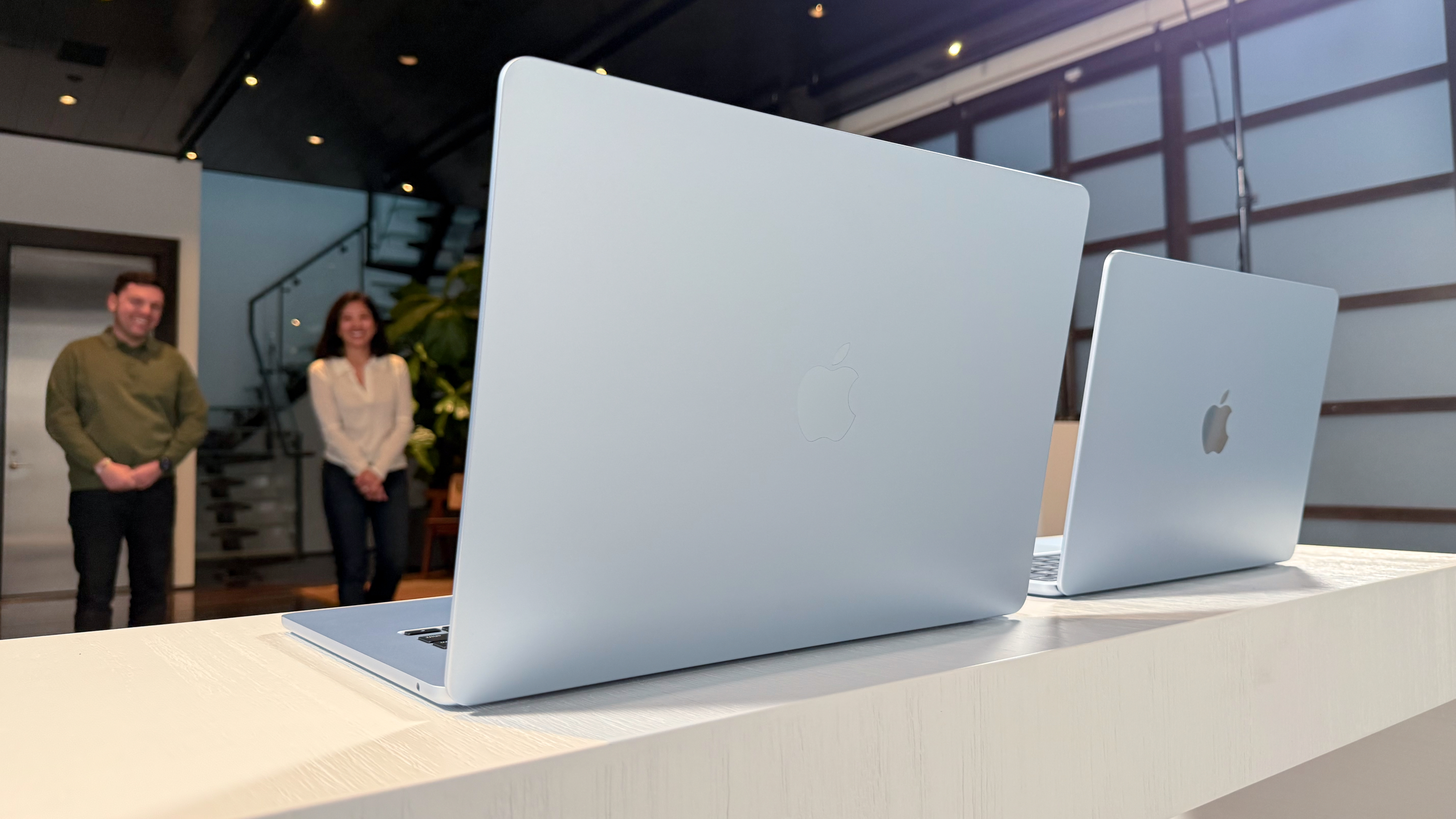 Lid of 15-inch and 13-inch MacBook Air M4 in Sky Blue