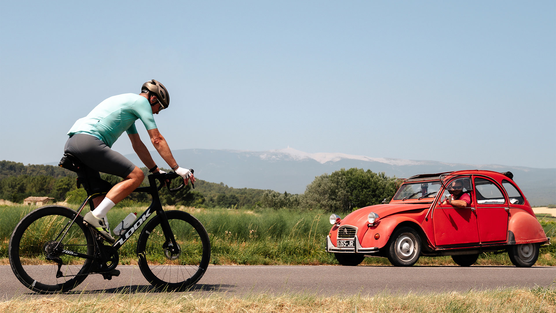 Look 785 Huez riding past a Citroen 2CV in France