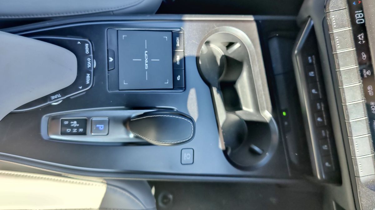 Lexus UX 300e