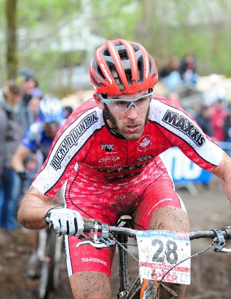 Geoff Kabush (Team Maxxis-Rocky Mountain) climbs.