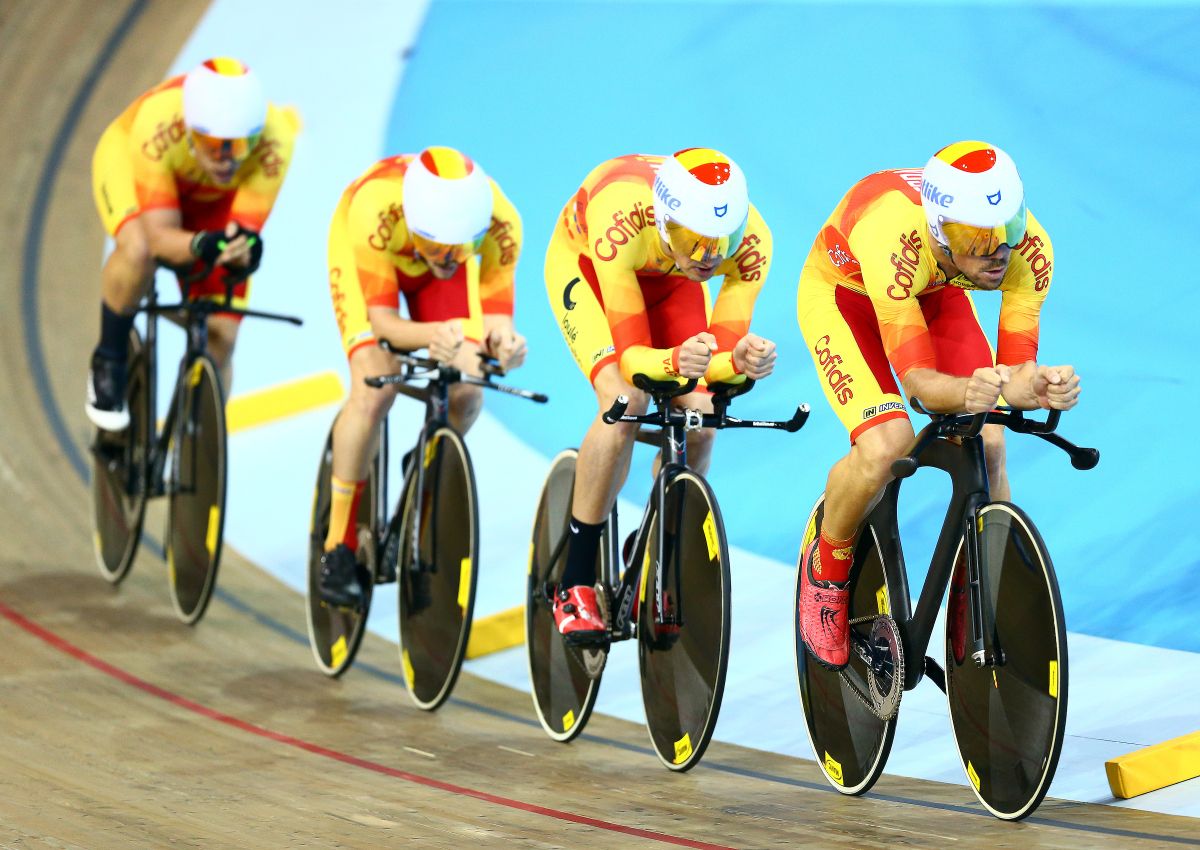 The Spanish team in action