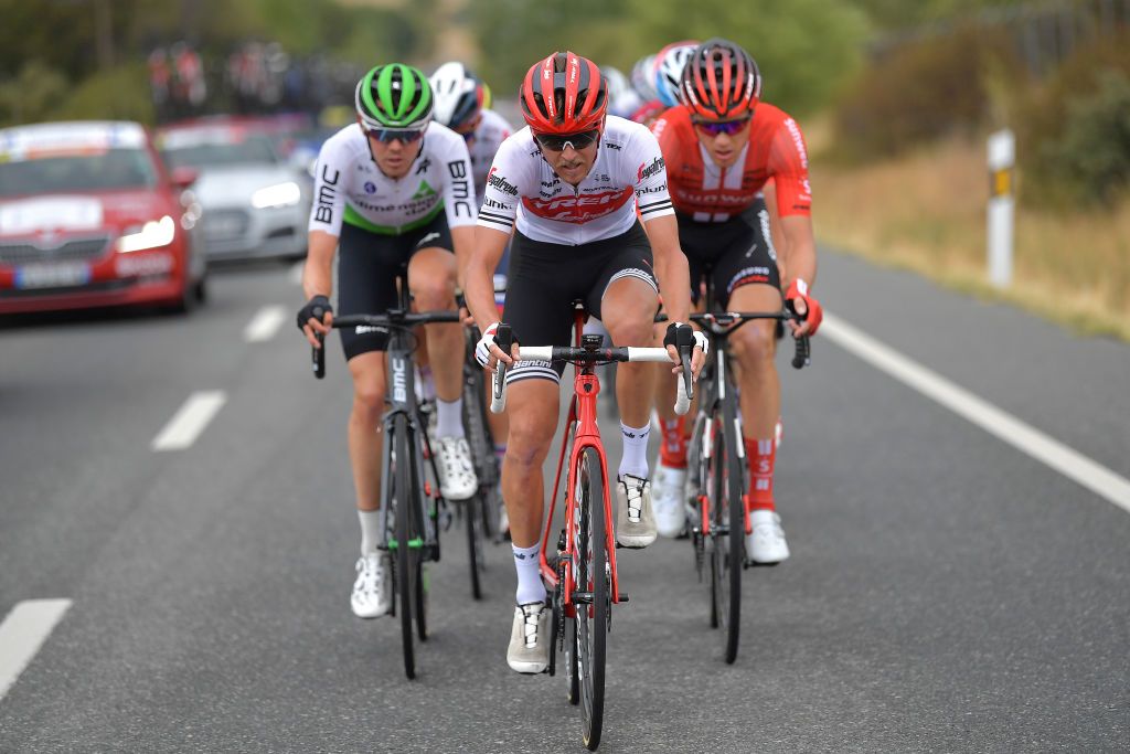 Ben O'Connor, Peter Stetina and Nikias Arndt lead the break on stage 19