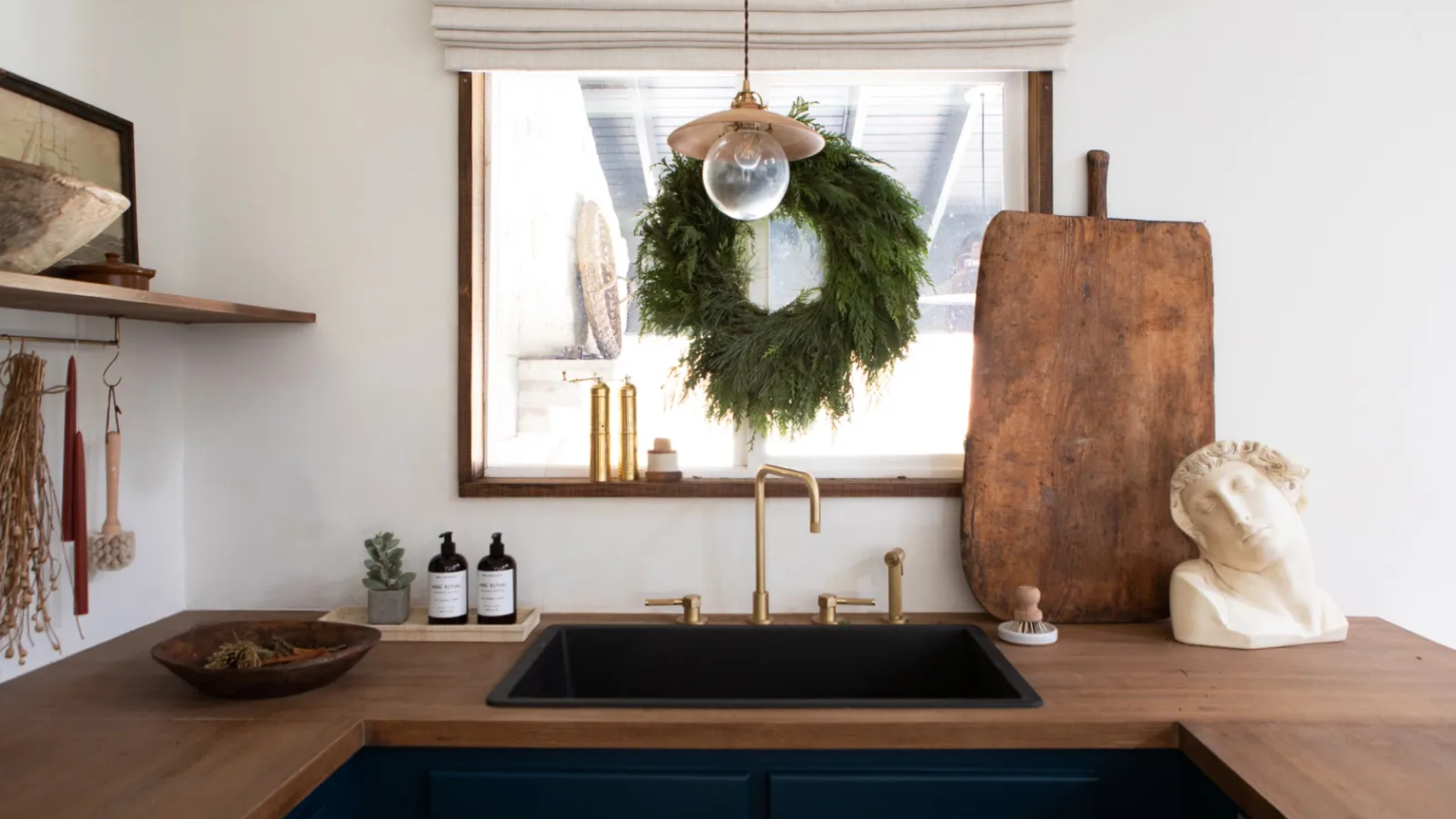 minimal Christmas kitchen by Urbanology Designs