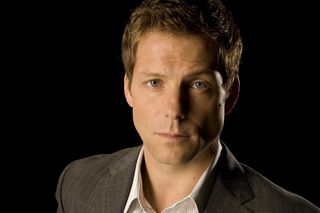 DS Matt Devlin (Battlestar Galactica's Jamie Bamber) is Ronnie’s idealistic, hard-working partner and is more gung-ho and judgmental when dealing with suspects