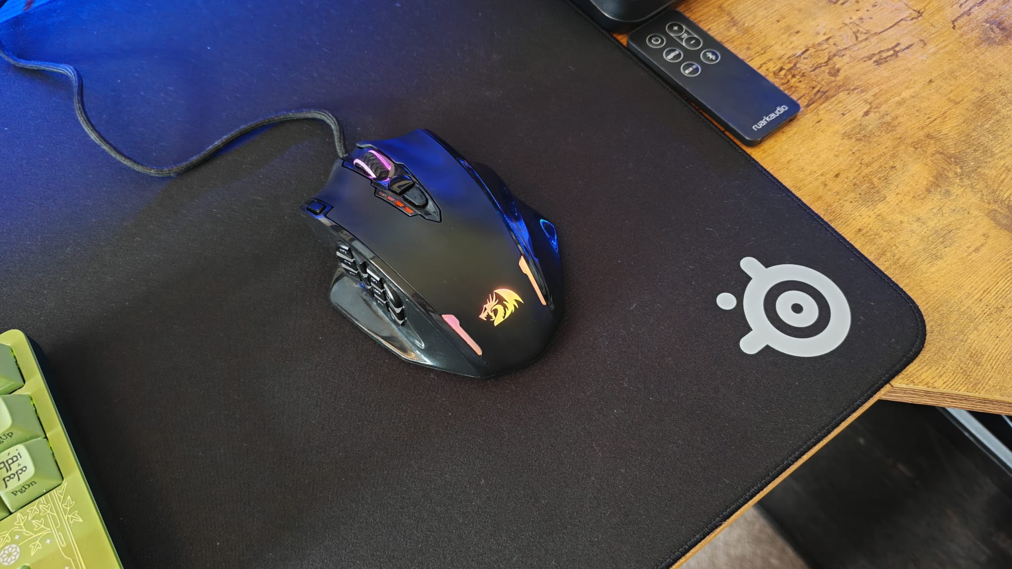 A Red Dragon MMO gaming mouse on a SteelSeries mouse pad