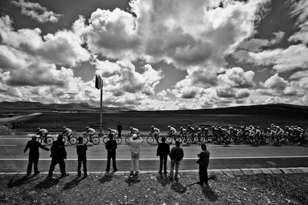 The crowd and cyclist