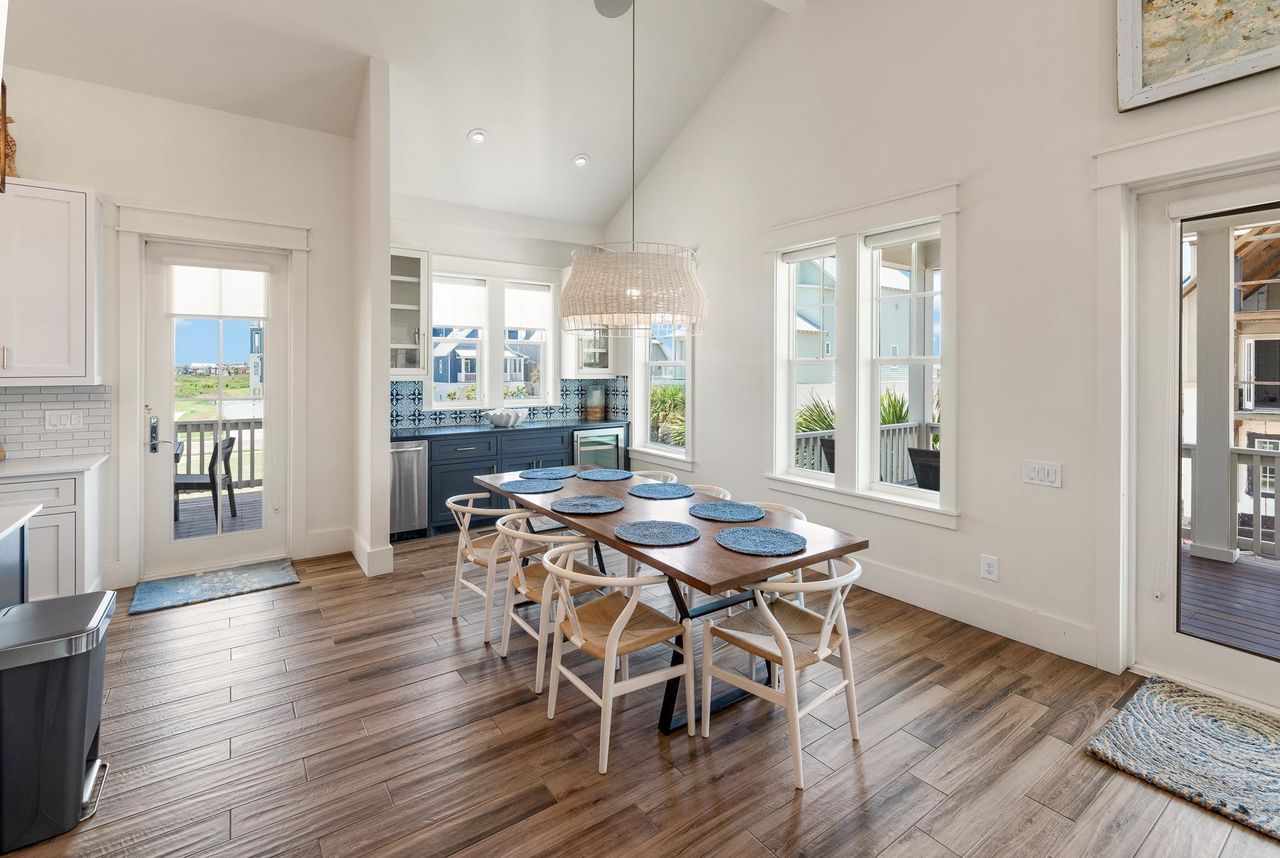Listing images from a home in Port Aransas, Texas.