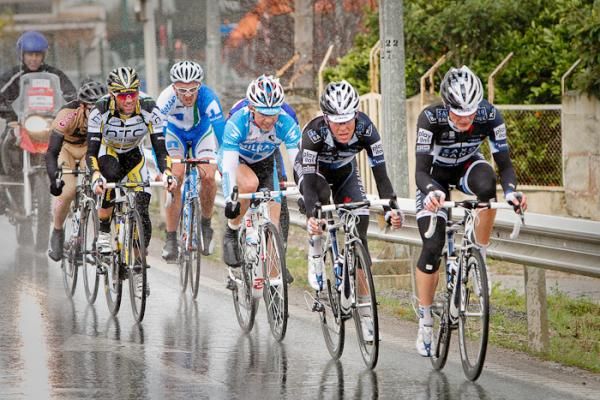 The riders keep trying to gain some ground, and put on a strong effort as they head towards Playa de Muro.