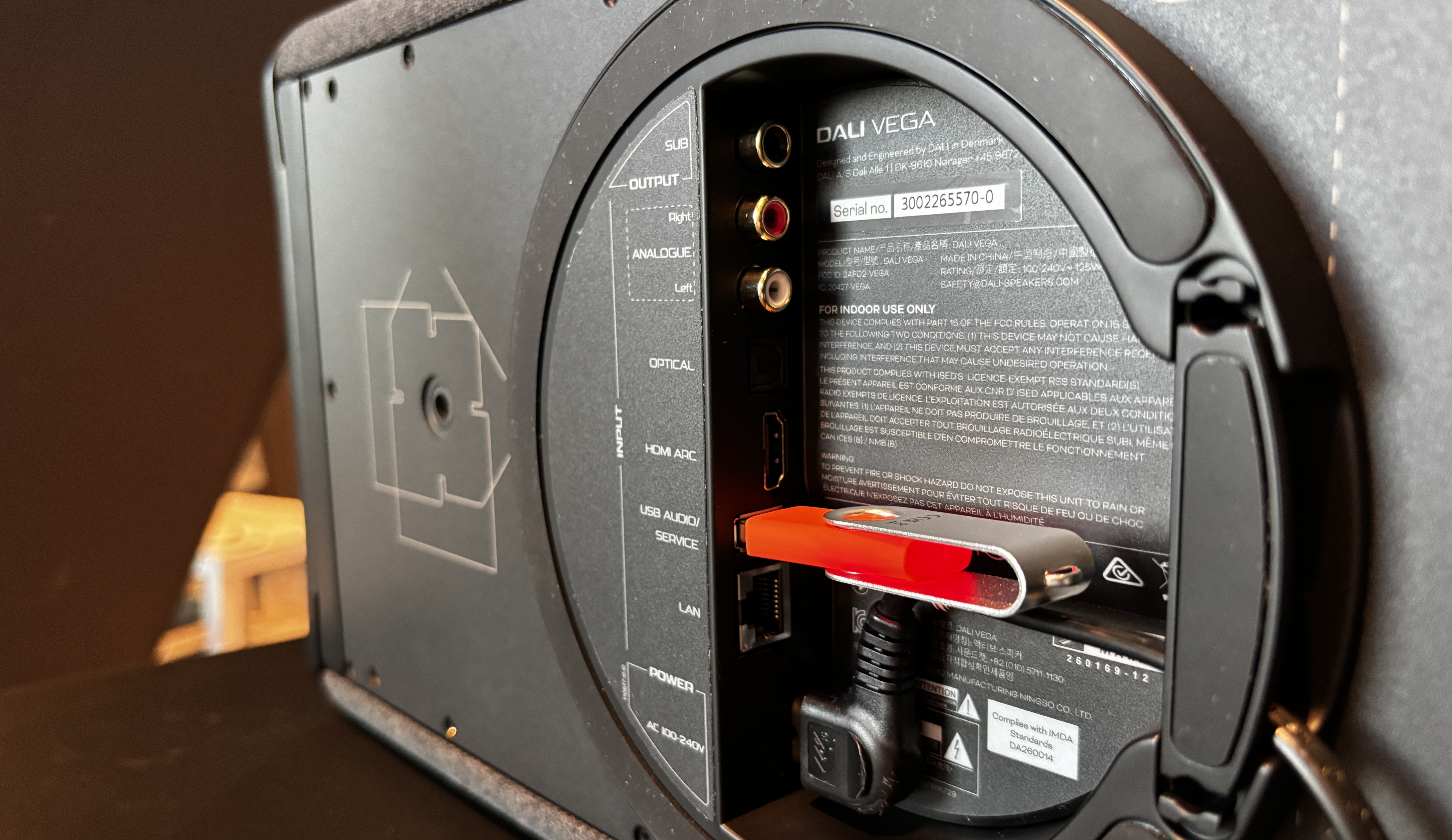 Picture showing the underside of a Dali Vega wireless speaker system and all its audio inputs