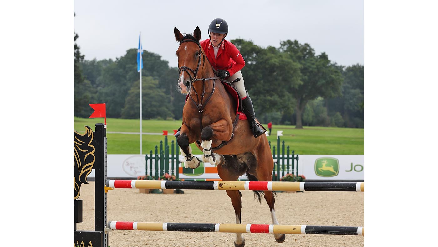 NAF Five Star Winter Bronze League Champ Holly Johnstone and Carquois Du Ceve
