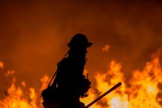 A firefighter at the Thomas Fire.
