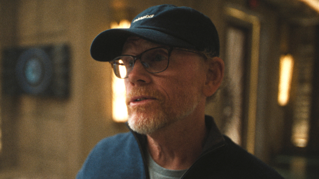 Ron Howard stands in serious conversation in The Studio S1 E3 - &quot;The Note.&quot;