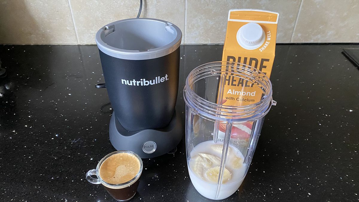 Making pancake batter in Nutribullet Pro+ 1200 blender
