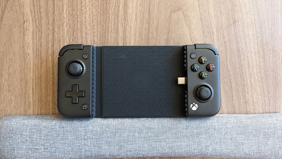 Gamesir X2 Pro wide shot on wod