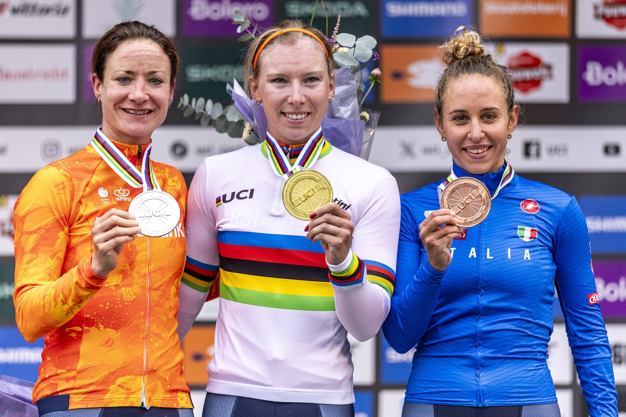 (From L) Dutch rider silver medal Marianne Vos, Dutch rider gold medal Lorena Wiebes and Italian rider bronze medal Silvia Persico, celebrate on the podium after the women's elite race cycling event as part of the UCI Gravel World Championships in Maastricht October 11, 2025. (Photo by Marcel van Hoorn / ANP / AFP) / Netherlands OUT