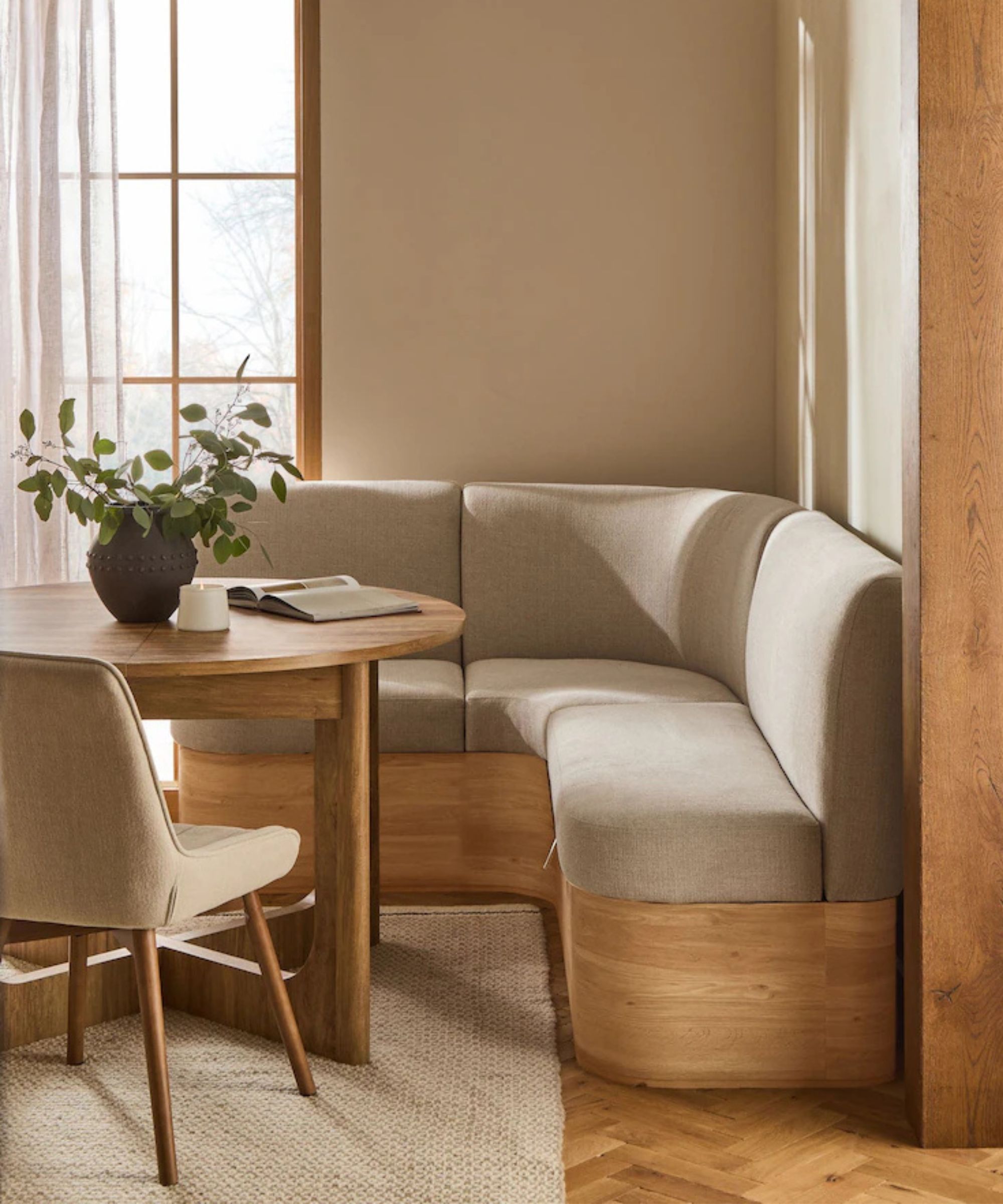 Next banquette dining seat