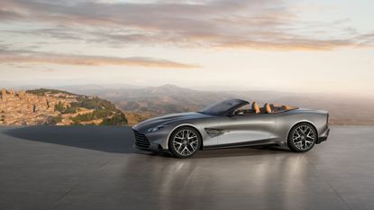 Aston Martin Vanquish 25