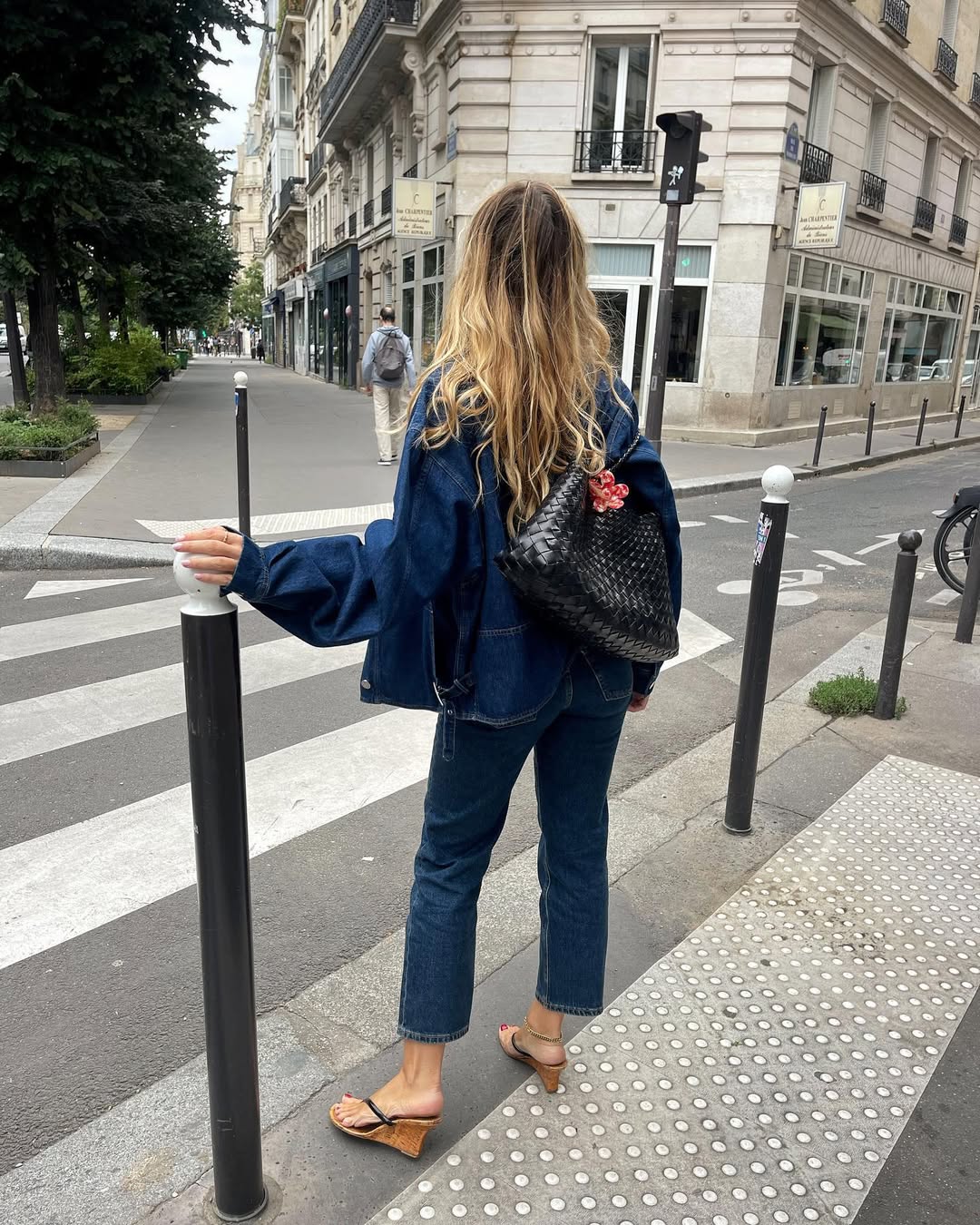 woman wearing cropped dark jeans and matching denim jacket