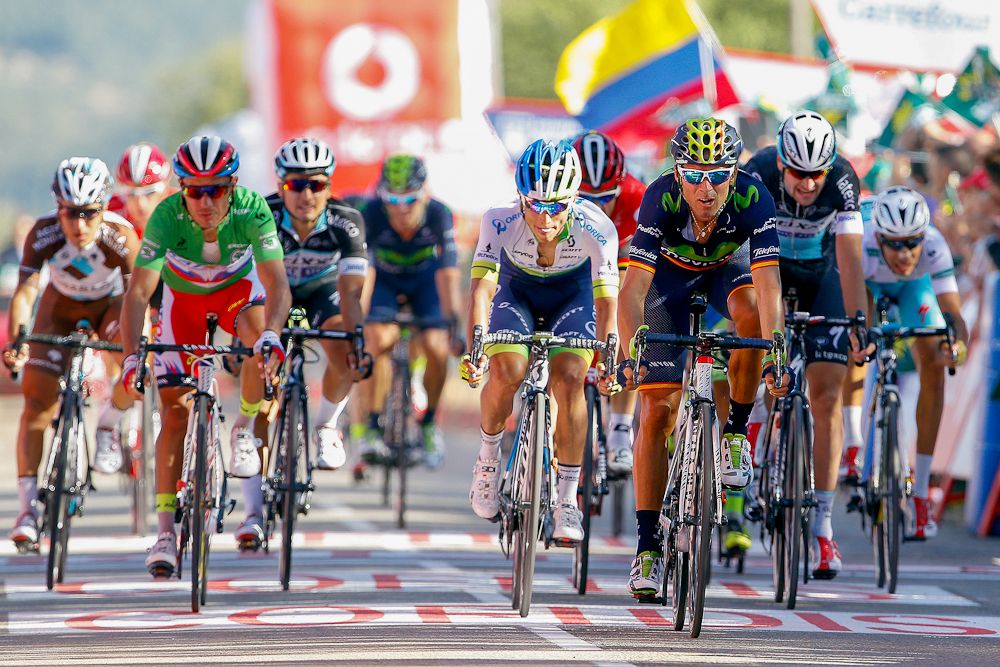 The GC group finishes behind the top three during stage 18.