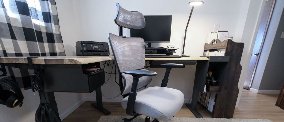 The ProtoArc EC100 office chair in front of a desk