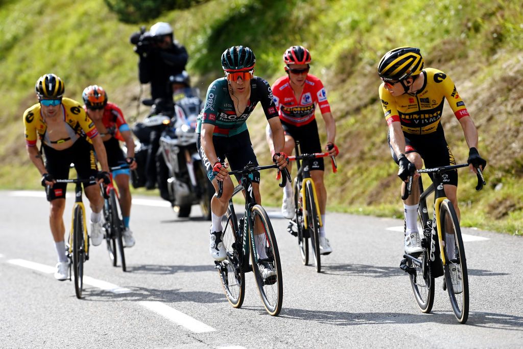 Uijtdebroeks duels with Jumbo&#039;s trio of leaders on the Tourmalet