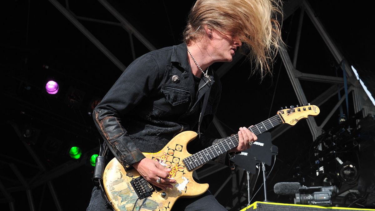 Jerry Cantrell playing his G&amp;L Rampage