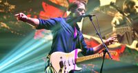 Ed O'Brien performs live with a Stratocaster in 2020.