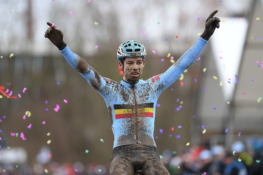 Wout van Aert wins the 2017 UCI Cyclo-cross World Championship