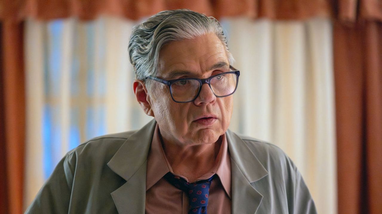 Nachdem „Chicago Med“ für Dr. Charles‘ trippige Episode die „Erlaubnis“ von Dick Wolf einholen musste, teilte Oliver Platt mit, warum das Ende Sinn machte