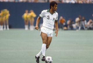 Carlos Alberto #5 of the New York Cosmos dribbles the ball up field during an NASL Soccer game circa 1978 at Giants Stadium in East Rutherford, New Jersey. Alberto played for the Cosmos from 1977-1980 and 1982.